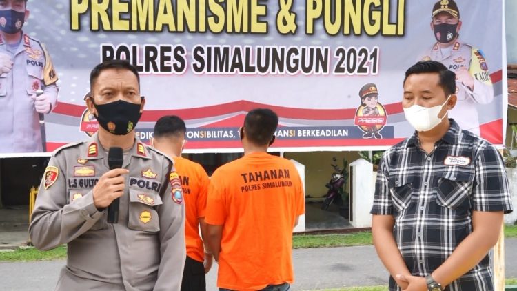Kapolsek Bangun saat memberikan keterangan.