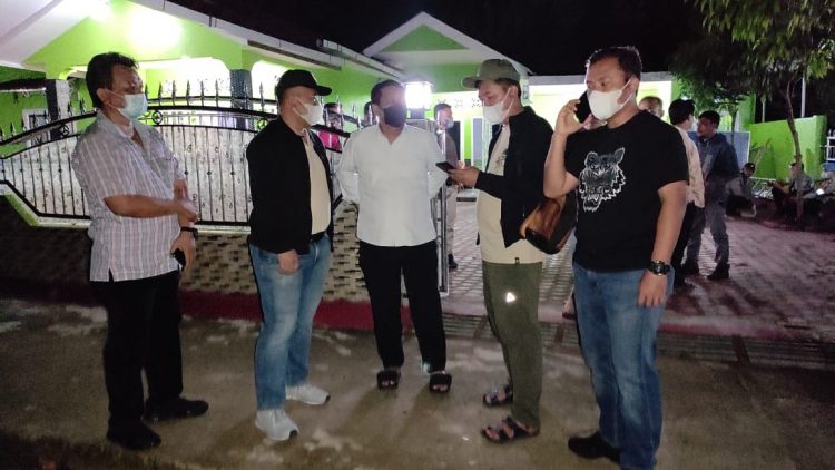 Direktur Kriminal Umum Polda Sumatera Utara, Kombespol Tatan Dirsan, Kasubdit Jatanras Dirkrimum Polda Sumatera Utara, AKBP Taryono Raharja, didampingi Kapolres Simalungun, AKBP Agus Waluyo dan Kasat Reskrim, AKP Rachmat Aribowo, serta Kapolsek Bangun, AKP LS Gultom, langsung mendatangi rumah duka, pada Sabtu (19/6/2021) pagi tadi, pukul 04.00 WIB.