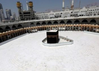 Suasana Masjidil Haram yang sepi di Mekah, Arab Saudi, Jumat (6/3/2020). Pemerintah arab saudi menangguhkan sementara pelaksanaan ibadah umrah terkait merebaknya wabah virus corona. ANTARA FOTO/Reuters/Ganoo Essa/pras