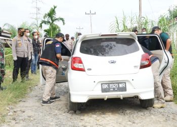 Kapolres Simalungun mendampingi Kepala Puslabfor Polda Sumut melakukan pendalaman penyelidikan di TKP.
