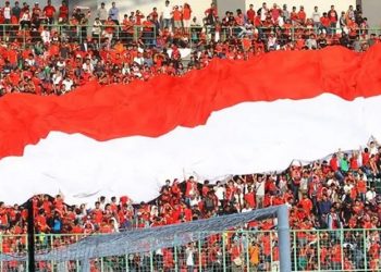 Bendera Indonesia berukuran besar