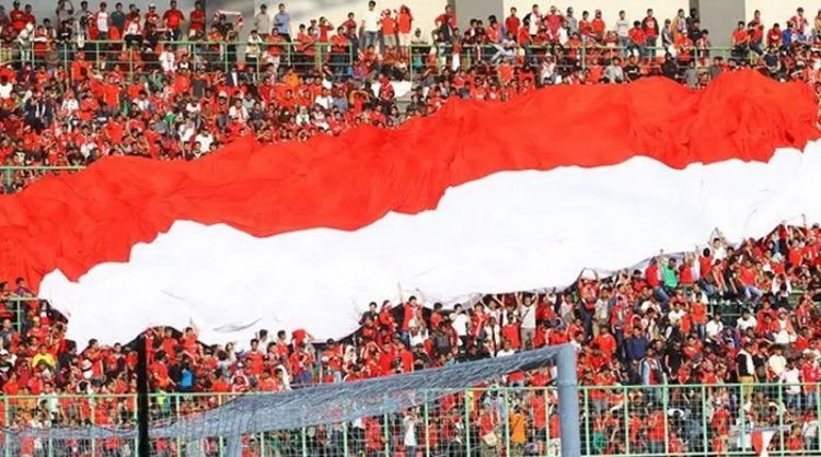 Bendera Indonesia berukuran besar