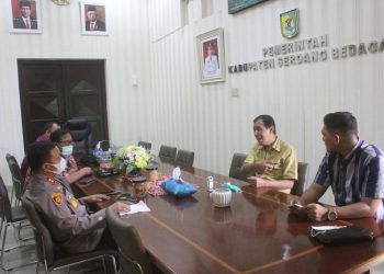 AKBP Robin Simatupang  SH MHum, menghadiri kunjungan kerja Komisi XI DPR RI, Marsiaman Saragih, di Kantor Bupati Sergai, Rabu (2/6/2021).