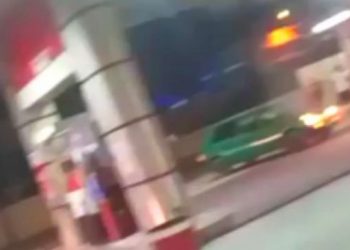 Mobil sedan di SPBU yang terbakar [instagram] Heboh Mobil Sedan Terbakar di SPBU Sudirman Palembang
