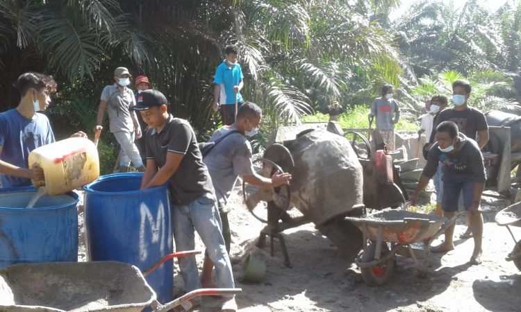 Pengerjaan Rabat Beton di Nagori Teladan, Bosar Maligas.