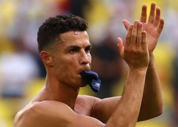 Cristiano Ronaldo Maksudnya Pamer Skill, eh Malah Telak Dicibir. (Foto: Getty Images/Kai Pfaffenbach - Pool)