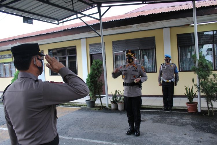 Kapolres Pematangsiantar, AKBP Boy S.B Siregar, S.I.K, bertindak sebagai Inspektur Upacara,