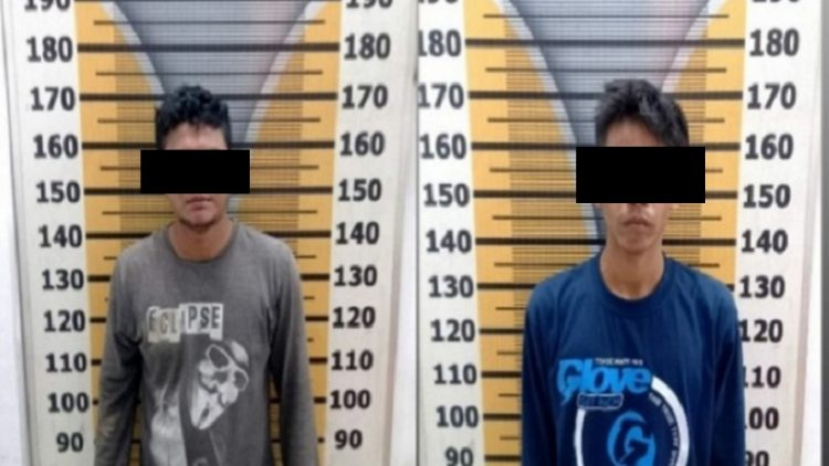 Kedua tersangka saat diamankan di Mapolres Tebingtinggi. (Foto: istimewa)