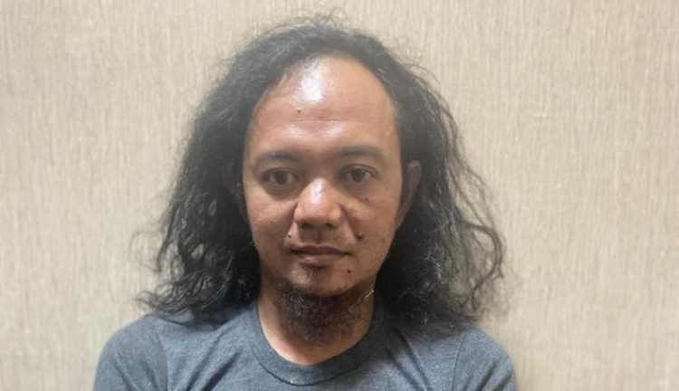 Polda Babel memburu tersangka kasus terorisme berinisial AS yang melarikan diri Kamis (1/7/2021). Masyarakat diminta melapor jika melihat ciri-ciri pelaku. Foto: Istimewa