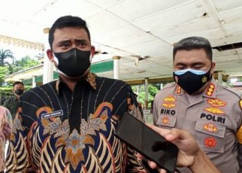 Wali Kota Medan Bobby Nasution saat diwawancarai wartawan. [ANTARA]