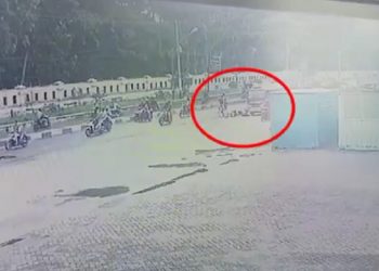 Rekaman CCTV pengendara motor tewas terlindas bus di di Jalan Wiliam Iskandar, Desa Medan Estate, Kecamatan Percut Sei Tuan, Minggu (11/7/2021).