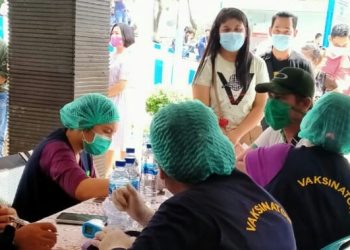 Masyarakat tampak antusias mengikuti Vaksinasi Massal Tahap II yang digelar Polres Simalungun.