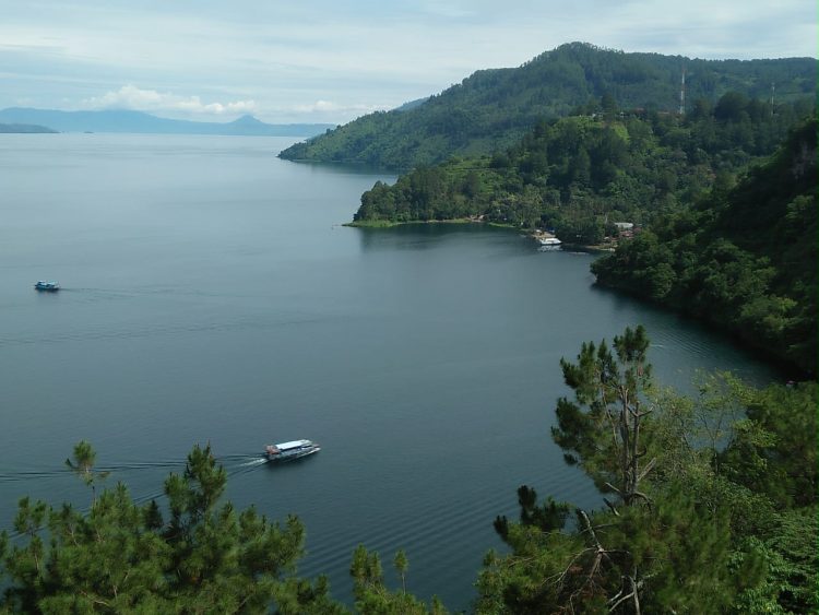 Indahnya alam Danau Toba. (Foto:Ruangpers.com)