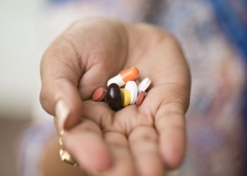 ilustrasi minum obat Foto: iStock