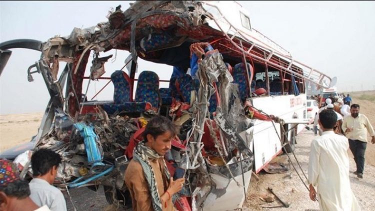 Kecelakaan bus di Pakistan. (Foto: Anadolu)