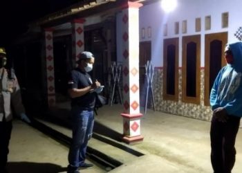 Polisi olah TKP kasus bunuh diri di Desa Conto, Kecamatan Bulukerto, Wonogiri. [dok.timlo.net/ist]