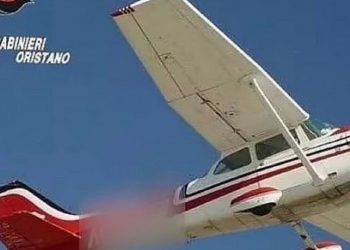 Pesawat di Italia menjatuhkan kokain senilai Rp135 miliar ke alamat rumah yang salah (Foto: Carabinieri Oristano)