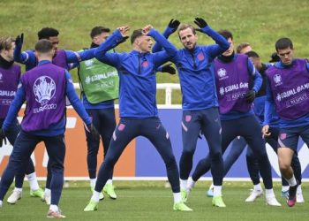 Para pemain Inggris mengikuti sesi latihan di St George's Park, Burton-on-Trent, Inggris, pada (6/7/2021). [Paul ELLIS / AFP]