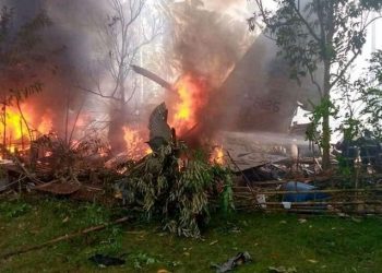 Pesawat Hercules C-130 AU Filipina jatuh menewaskan sedikitnya 17 tentara (Foto: Facebook)
