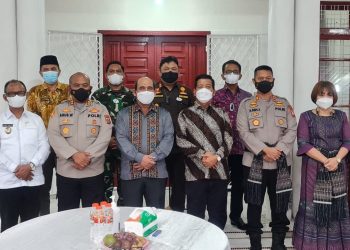 Foto bersama usai acara pisah sambut Kapolres Simalungun dan Ketua PN Simalungun, di Rumah Dinas Wakil Bupati Simalungun.