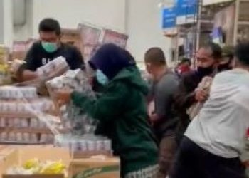 Panic buying susu beruang (Twitter @FFOODFESS2)