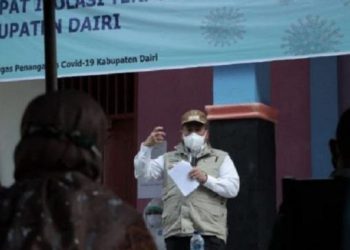 Bupati Dairi Eddy Keleng Ate Berutu saat meresmikan lokasi Taman Wisata Iman sebagai lokasi pusat karantina dan isolasi pasien Covid-19. [ANTARA]