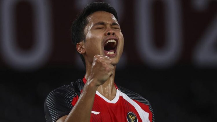Tunggal putra Indonesia Anthony Sinisuka Ginting lolos ke semifinal Olimpiade 2020. Dia berpotensi mengikuti jejak Taufik Hidayat dan Sony Dwi Kuncoro. (Foto: Reuters)