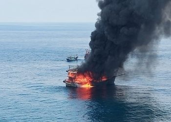 KM United terbakar di Perairan Pulau Berhala. (Foto: istimewa)