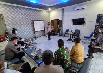 Kapolda Sumut, Irjen Pol Drs R Z Panca Putra S, M.Si, saat memberikan arahan, di Kompi 2 Den 1 B Kota Pematangsiantar, pada Senin (9/8/2021),  sekitar pukul 14.30 WIB.