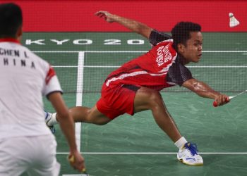 Tunggal putra Indonesia Anthony Sinisuka Ginting gagal melaju ke final Olimpiade Tokyo 2020. Ginting kalah dari wakil China Chen Long di semifinal.(Foto: REUTERS)