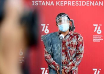 Aktivis lingkungan Togu Simorangkir saat berada di Istana Negara. [Ist]