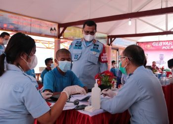 Warga Binaan Pemasyarakatan (WBP) Lapas Kelas IIA Pematangsiantar, Kanwil Kemenkumham Sumut, mengikuti vaksin tahap pertama gelombang ke 2, pada Kamis (26/8/2021) pagi tadi, pukul 09.00 WIB.