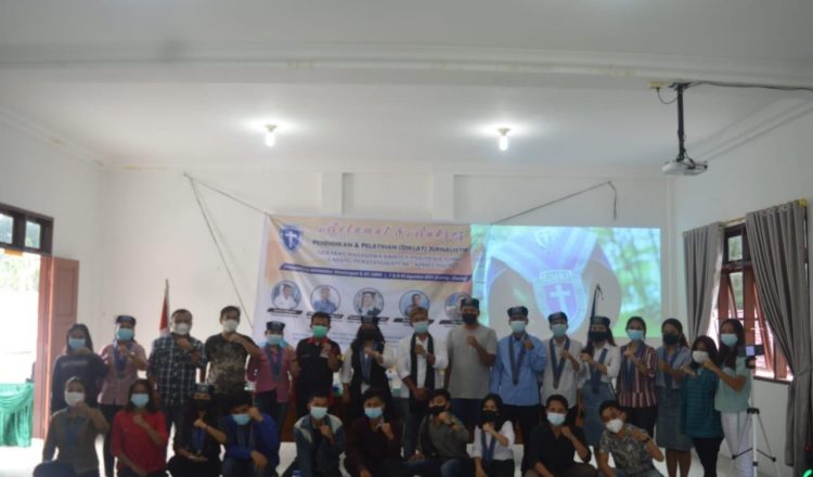 Foto bersama disela - sela Diklat Jurnalistik yang digelar GMKI Pematangsiantar - Simalungun.