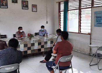 AKP G. K. Manurung, memberikan himbauan atau larangan untuk pelaksanaan kegiatan sukacita, di Ruang Harungguan Kantor Camat Dolok Silau, Nagori Perasmian, Kecamatan Dolok Silau, Kabupaten Simalungun, Kamis (12/8/2021) siang lalu, pukul 12.00 WIB.