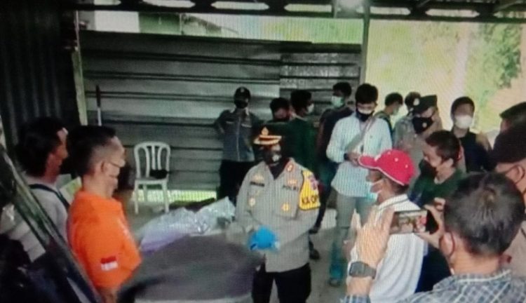 Kapolres Subang, AKBP Sumarni saat mendatangi TKP pembunuhan ibu dan anak di Kampung Ciseuti, Desa Jalancagak. (Foto: iNewsid/Yudy Heryawan Juanda)