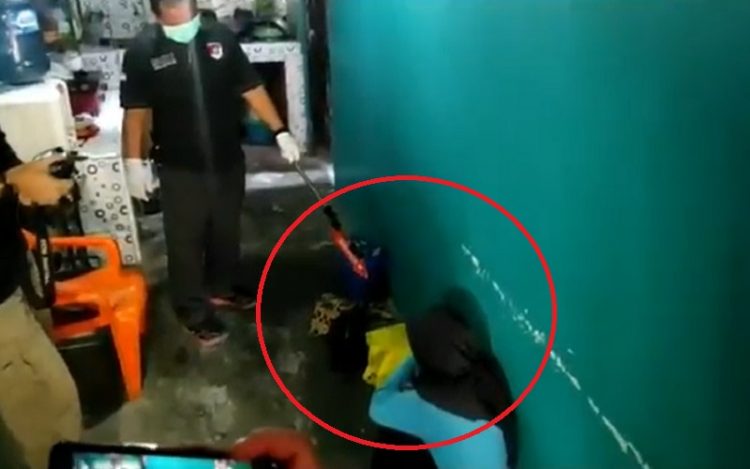 Ibu Muda Kubur Bayi Berumur Satu Hari, Diduga Hasil Hubungan Gelap (Foto: iNews/Iskandar Nasution)
