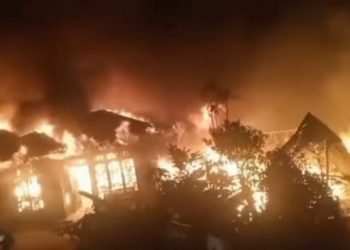 Sembilan rumah terbakar di Kampung Kala Tenang, Kecamatan Bener Kelipah, Kabupaten Bener Meriah, Selasa malam. (HO/BPBD Bener Meriah)