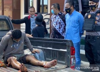 Perampok petugas ambulans COVID-19 di Rejang Lebong, Bengkulu, ditembak polisi. [ANTARA]