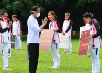 Jokowi Beri Bonus ke Atlet Olimpiade Tokyo (Foto: Muchlis Jr - Biro Pers Sekretariat Presiden)