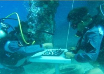 Lanal Melonguane, Sulawesi Utara menggelar perlombaan catur di dasar laut menjelang HUT Kemerdekaan ke-76 RI pada Jumat (6/8/2021).