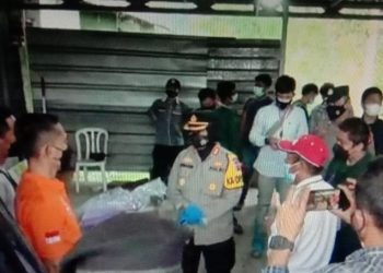 Kapolres Subang, AKBP Sumarni saat mendatangi TKP pembunuhan ibu dan anak di Kampung Ciseuti, Desa Jalancagak. (Foto: iNewsid/Yudy Heryawan Juanda)