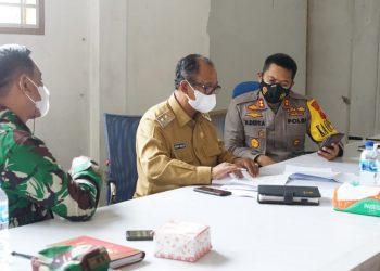 Polres Simalungun menggelar rapat koordinasi (Rakor) bersama unsur Forkopimda Kabupaten Simalungun, di Ruang Rapat Gugus Tugas Penanganan Covid-19 Kabupaten Simalungun, jalan Asahan, Kecamatan Siantar, Kabupaten Simalungun, Senin (9/8/2021), pukul 14.00 WIB.
