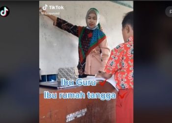 Ngajar Sambil Bawa Bayi, Perjuangan Guru Dapat Sorotan Warganet. (Dok: TikTok/ibugurusd)