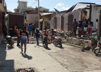 Gempa 7,2 SR di Haiti, Sabtu (14/8/2021). [Tamas Jean Pierre/AFP]
