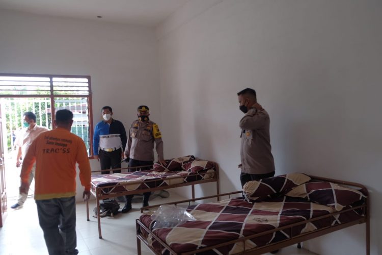 AKBP Benny Remus Hutajulu, S.IK,  M.H, langsung cek kesiapan tempat isolasi terpadu (Isoter), di Akbid Abdi Florensia, Jalan Pendeta J. Wismar Saragih, Kelurahan Bane, Pematangsiantar, Senin (23/8/2021) pagi tadi, pukul 10.00 WIB.