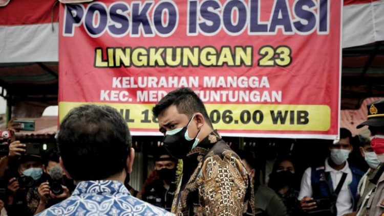 Wali Kota Medan Bobby Nasution ketika meninjau posko isolasi Lingkungan 23 di Kelurahan Mangga, Medan Tuntungan. (Foto: Diskominfo Kota Medan)