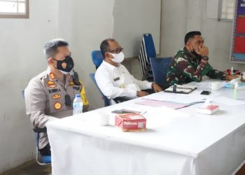 Wakil Bupati Simalungun, H Zonny Waldi SSos MM bersama Kapolres, AKBP Nocolas Dedi Arifianto SH SIK MH dan Dandim 0207/Simalungun, Letkol Rolly Souhoka SIP, saat memimpin rapat koordinasi