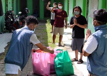 Pasien Covid-19 yang melakukan isolasi mandiri diimbau tidak kontak erat dengan siapapun. (Foto: dok iNews.id)