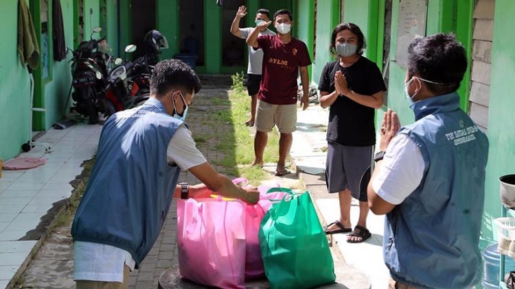 Pasien Covid-19 yang melakukan isolasi mandiri diimbau tidak kontak erat dengan siapapun. (Foto: dok iNews.id)
