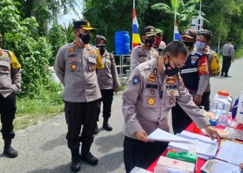Kapolres Simalungun dampingi Wadir Binmas Polda Sumut memonitoring posko PPKM Mikro.
